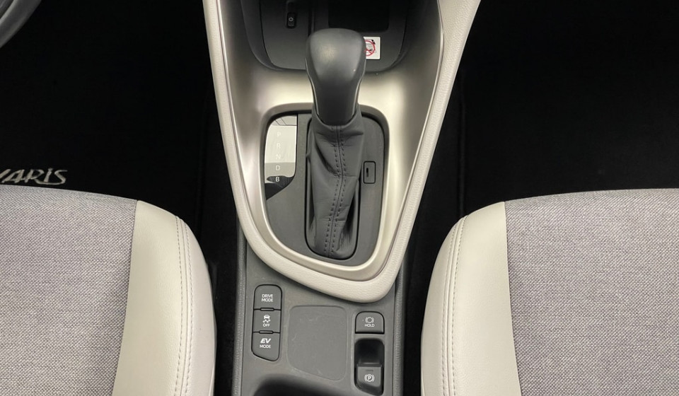 TOYOTA Yaris Hybrid 1.5 Premium