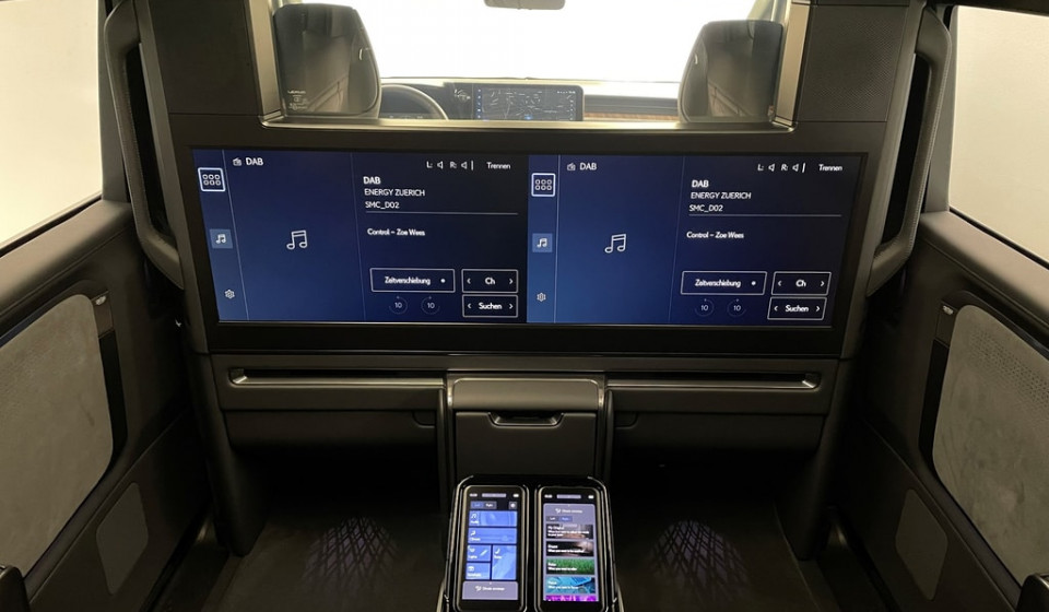 LEXUS LM 350h VIP E-FOUR