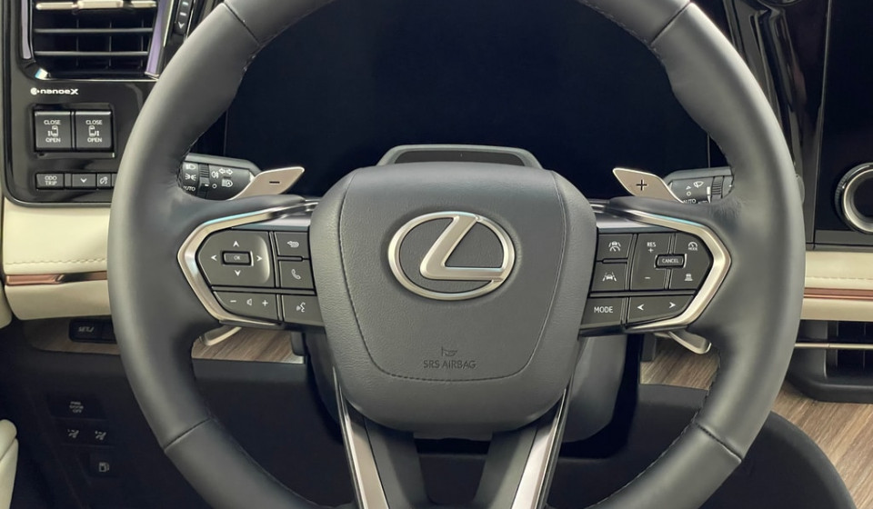 LEXUS LM 350h VIP E-FOUR Voll-Hybrid