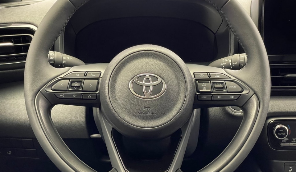 TOYOTA Yaris Hybrid 1.5 Premium
