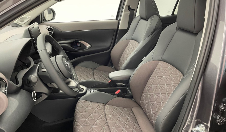 TOYOTA Yaris Cross 1.5 Elegant e-CVT AWDi