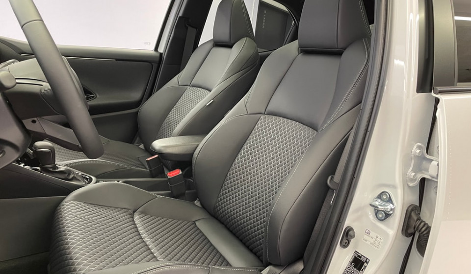 TOYOTA Yaris Hybrid 1.5 Premium