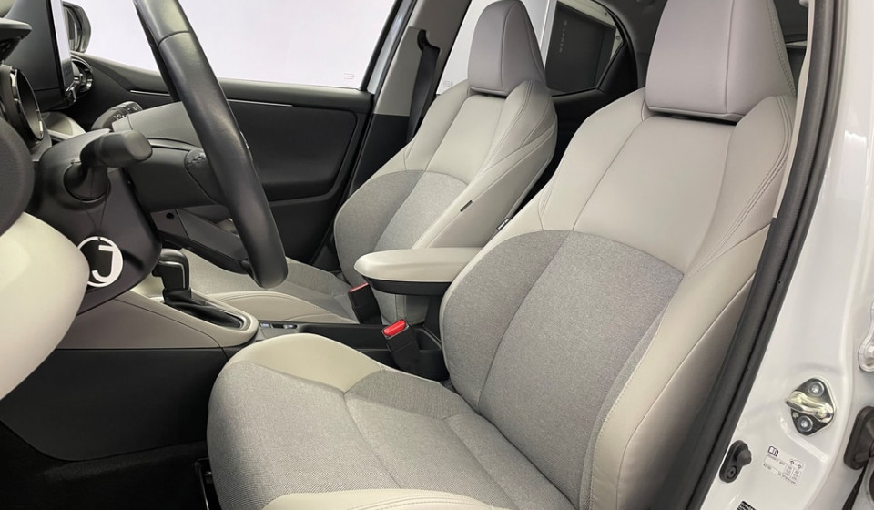 TOYOTA Yaris Hybrid 1.5 Premium