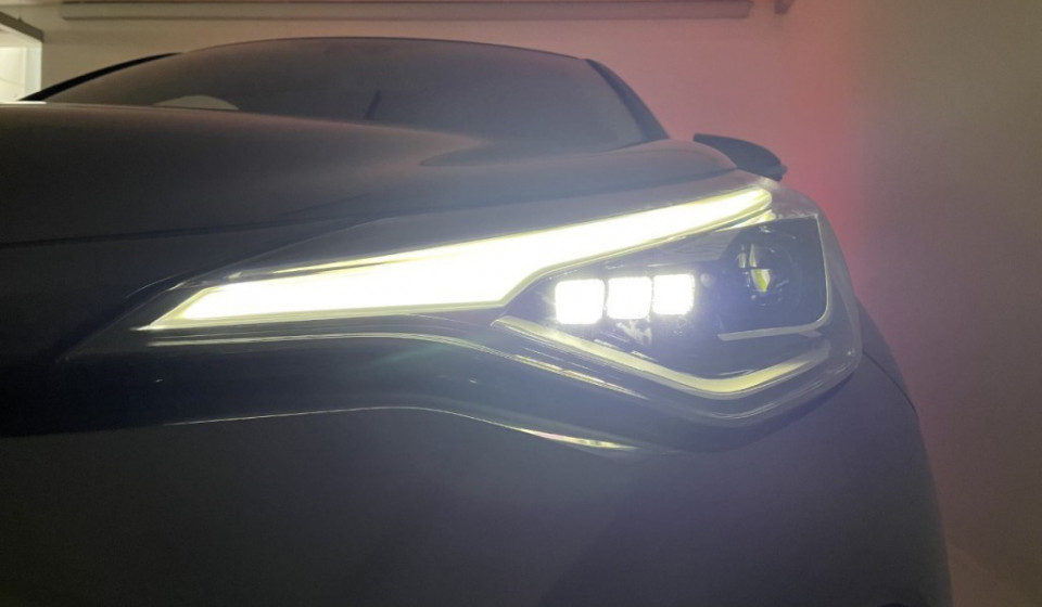 TOYOTA C-HR 1.8 HSD CVT Trend