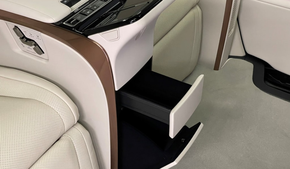 LEXUS LM 350h VIP E-FOUR Voll-Hybrid