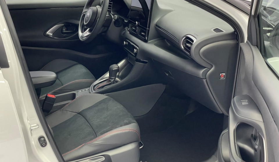 TOYOTA Yaris Hybrid 1.5 GR Sport