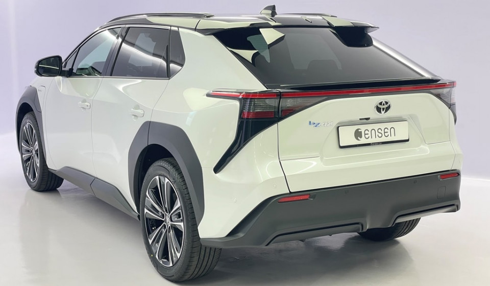 TOYOTA bZ4X Electric Premium 11 kW OBC