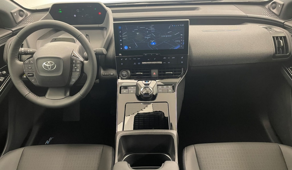 TOYOTA bZ4X Electric Premium AWD 11 kW OBC