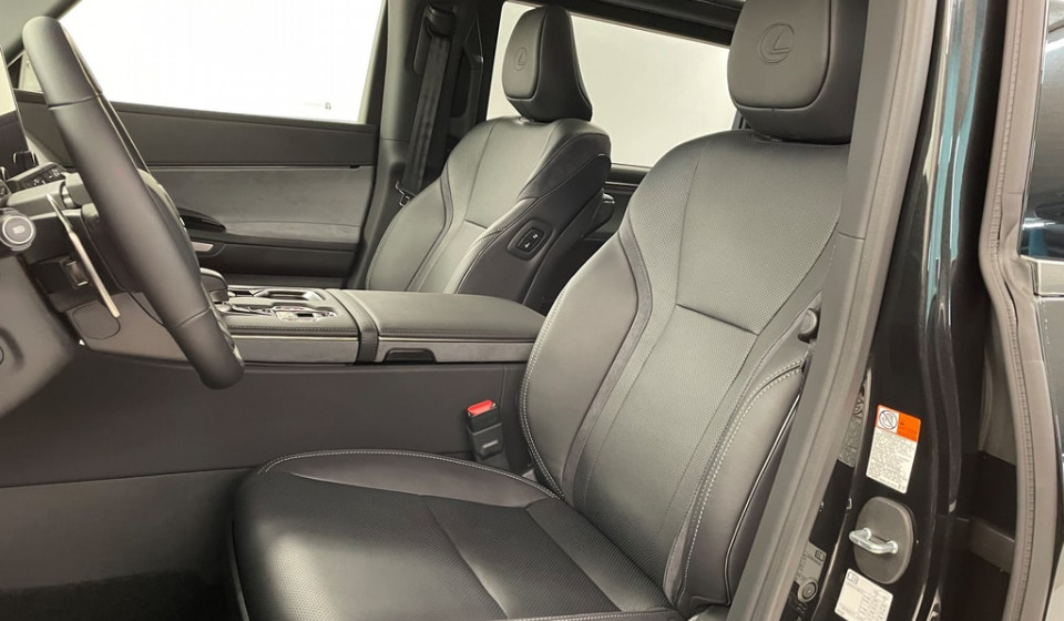 LEXUS LM 350h Excellence E-FOUR
