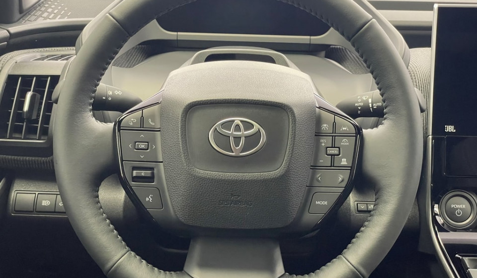 TOYOTA bZ4X Electric Premium 11 kW OBC