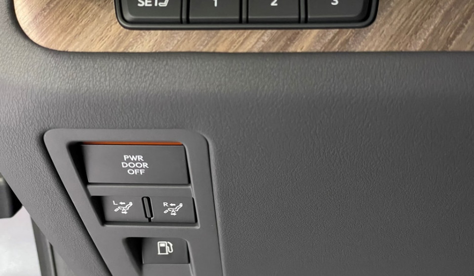 LEXUS LM 350h VIP E-FOUR Voll-Hybrid