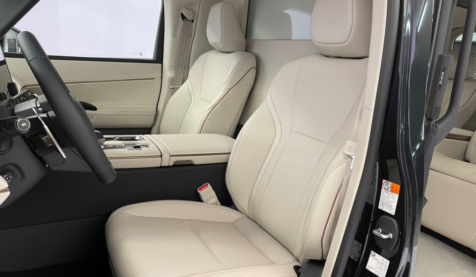 LEXUS LM 350h VIP E-FOUR Voll-Hybrid