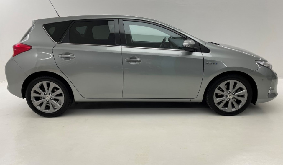 TOYOTA Auris 1.8 16V HSD Linea Sol