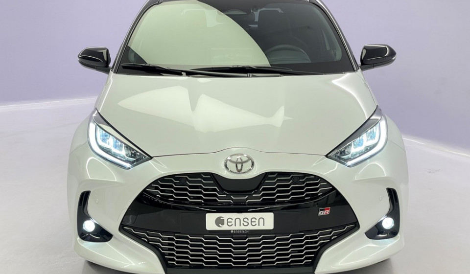 TOYOTA Yaris Hybrid 1.5 GR Sport