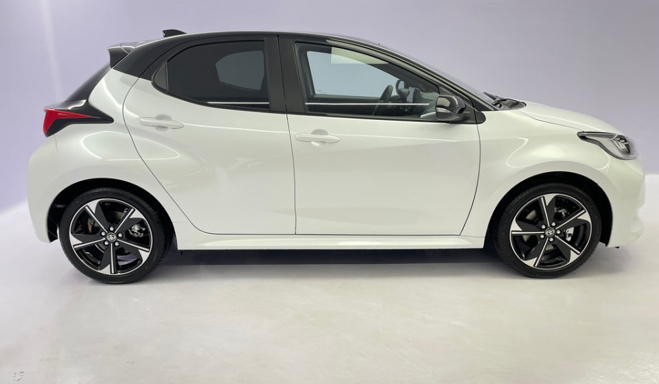 TOYOTA Yaris Hybrid 1.5 Premium