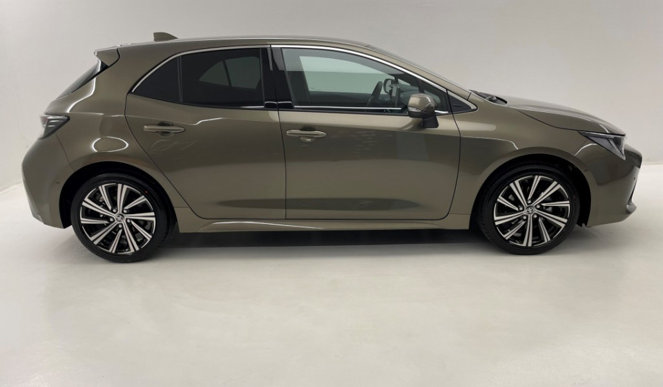 TOYOTA Corolla 1.8 HSD Trend e-CVT