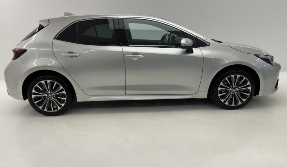 TOYOTA Corolla 2.0 HSD Trend e- CVT