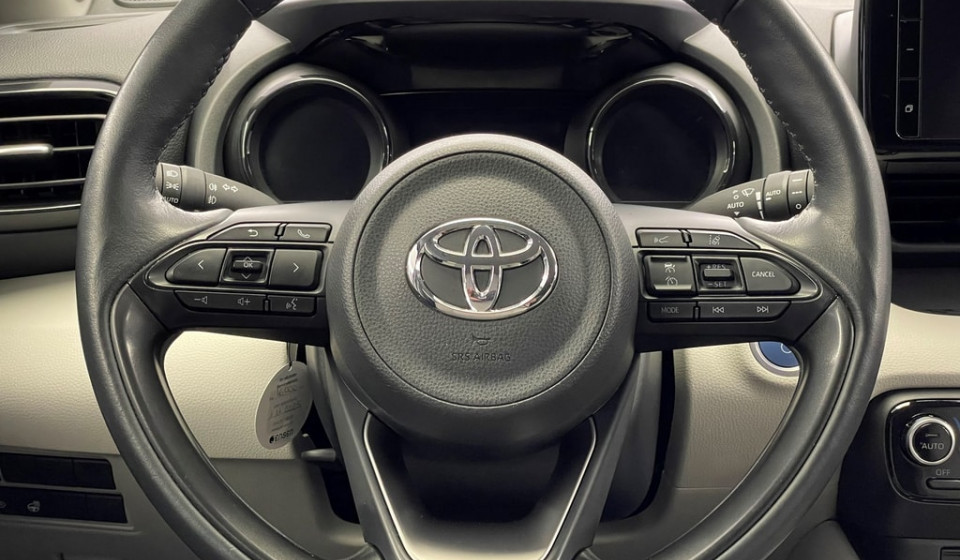 TOYOTA Yaris Hybrid 1.5 Premium