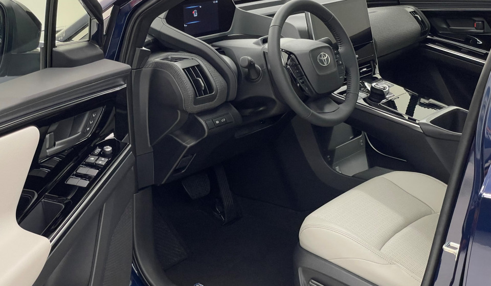 TOYOTA bZ4X Electric Premium AWD 11 kW OBC
