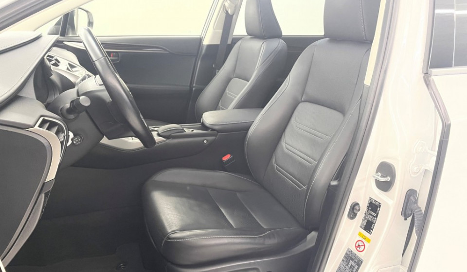 LEXUS NX 300h excellence E-Four Automatic