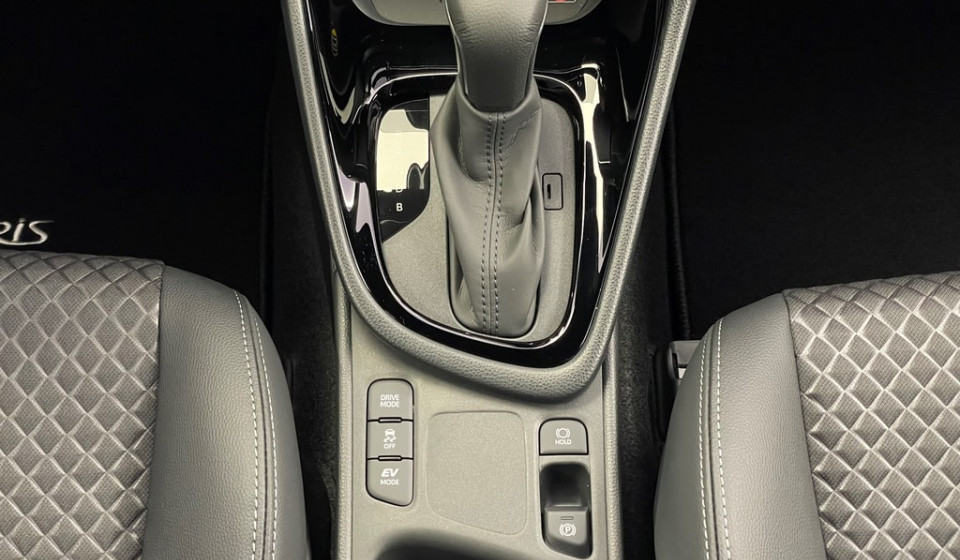 TOYOTA Yaris Hybrid 1.5 Premium