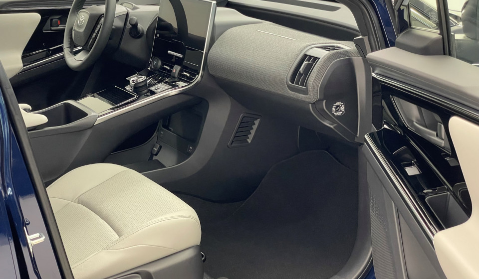 TOYOTA bZ4X Electric Premium AWD 11 kW OBC