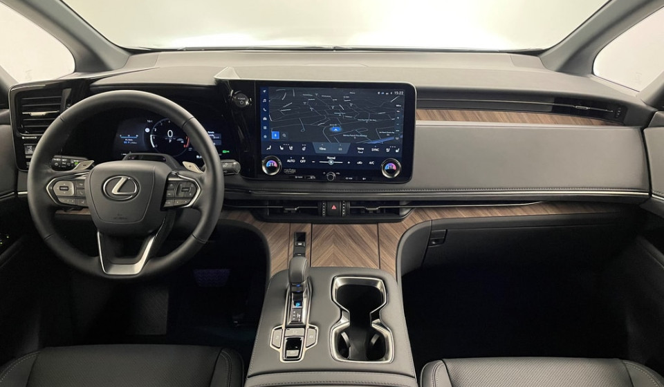 LEXUS LM 350h VIP E-FOUR