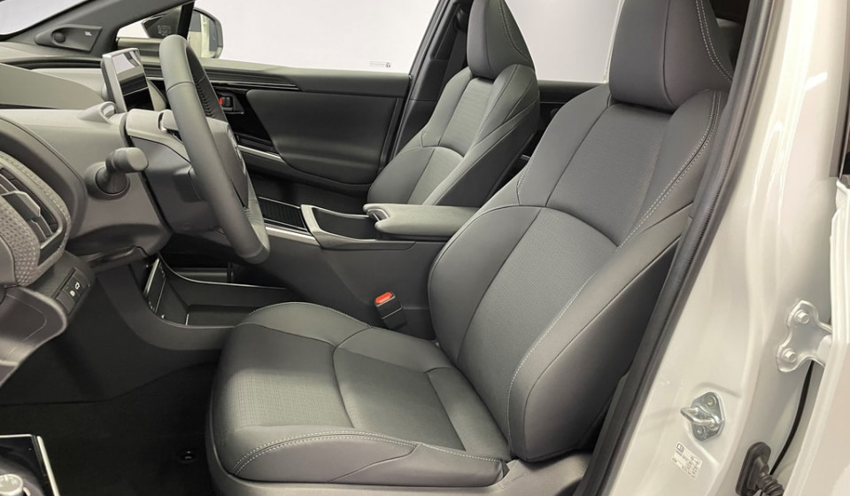 TOYOTA bZ4X Electric Premium 11 kW OBC