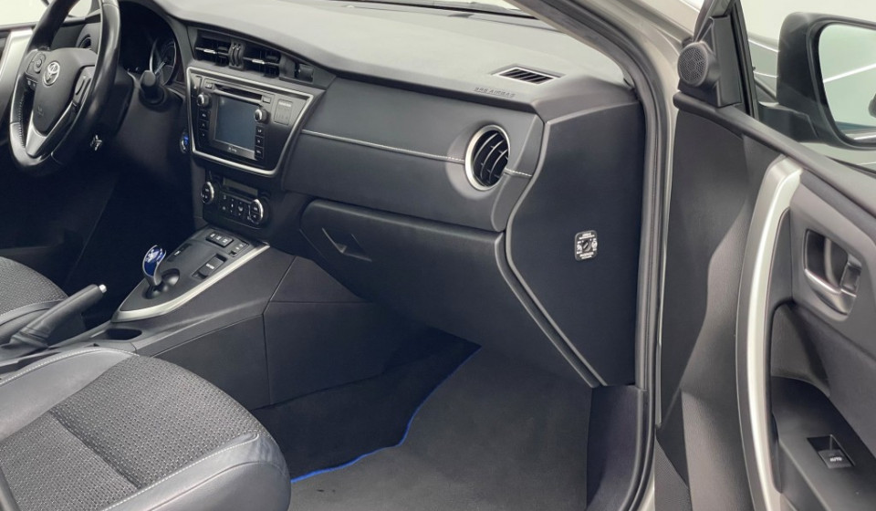 TOYOTA Auris 1.8 16V HSD Linea Sol