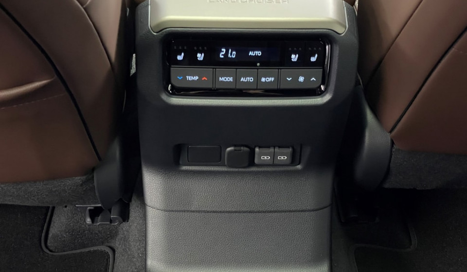 TOYOTA Land Cruiser 2.8 D 230 First Edition AWD