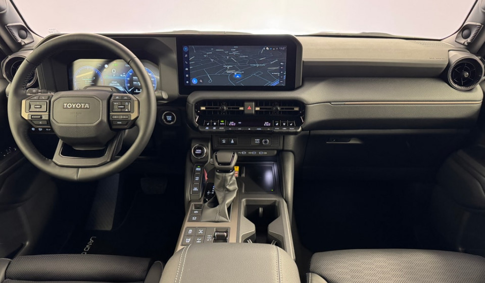TOYOTA Land Cruiser 2.8 D 230 Invincible AWD