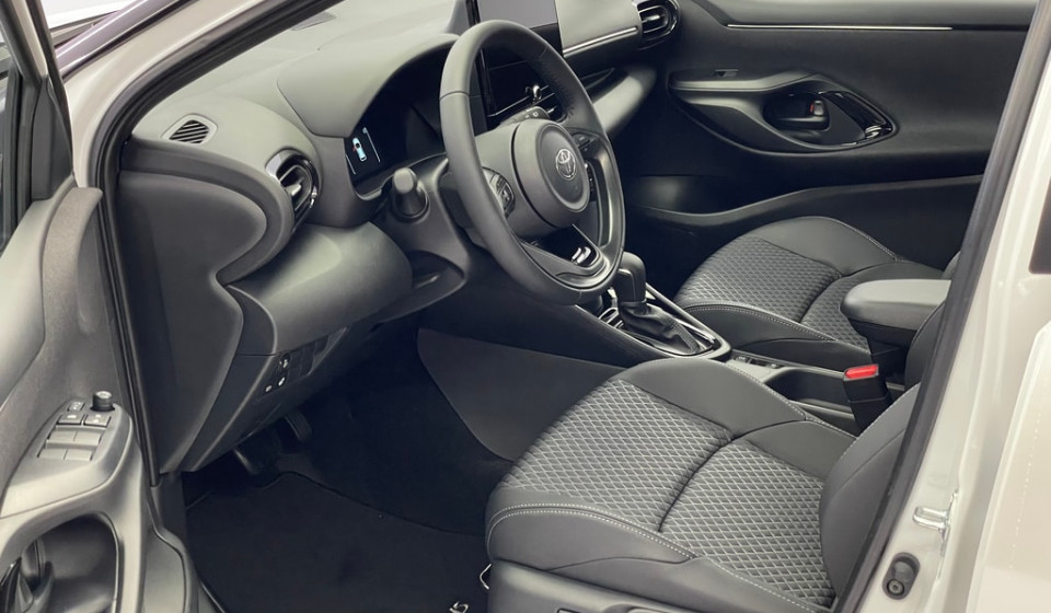 TOYOTA Yaris Hybrid 1.5 Premium