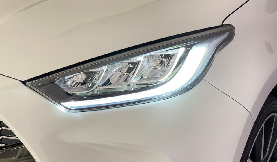 TOYOTA Yaris Hybrid 1.5 GR Sport