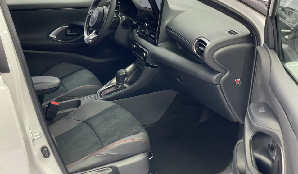 TOYOTA Yaris Hybrid 1.5 GR Sport