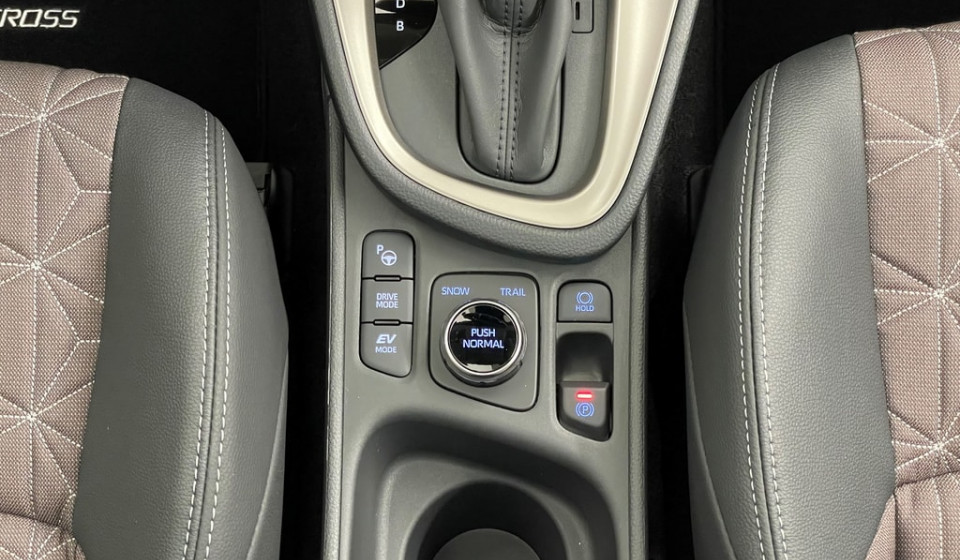 TOYOTA YARIS CROSS Hybrid 1.5 HSD Elegant AWD-i