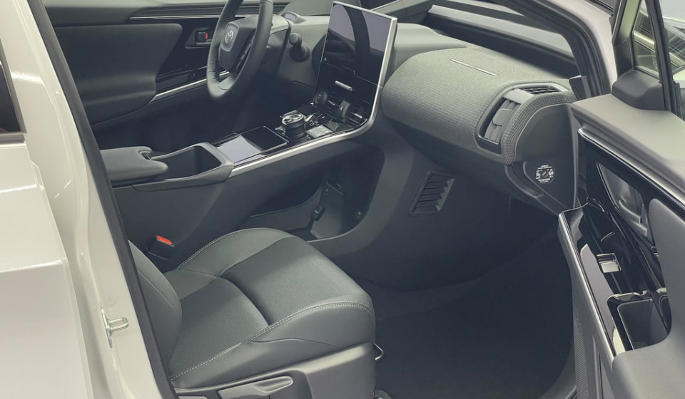 TOYOTA bZ4X Electric Premium 11 kW OBC