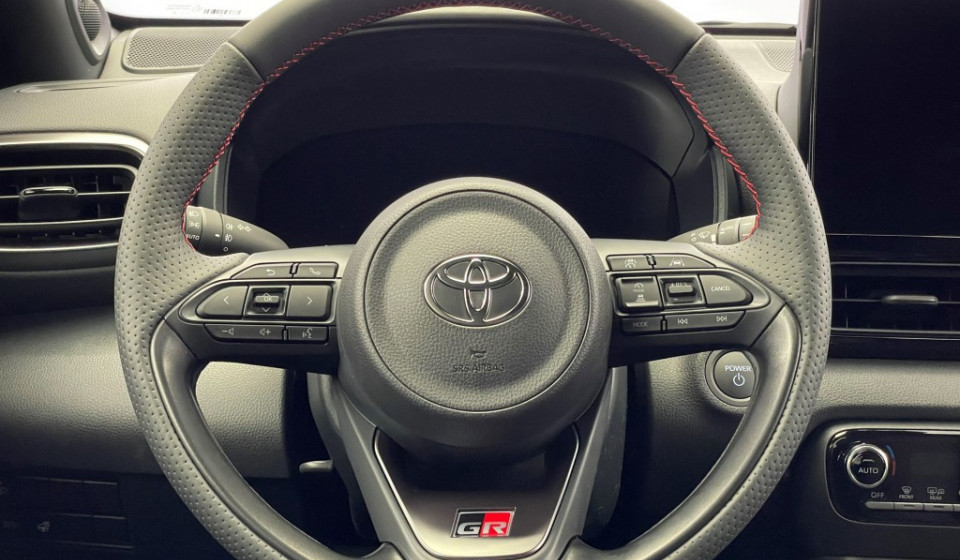 TOYOTA Yaris Hybrid 1.5 GR Sport