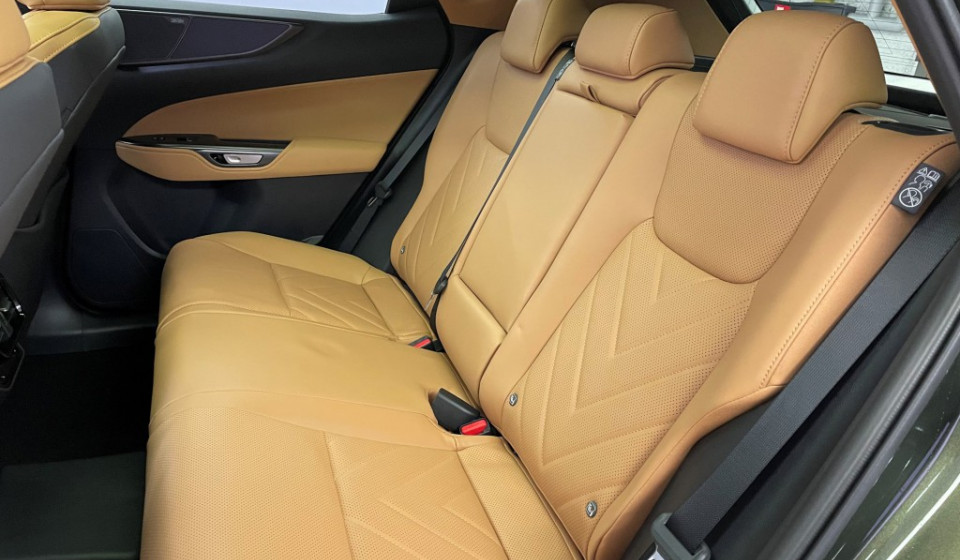 LEXUS NX 450h+ Excellence E-FOUR Plug-in-Hybrid