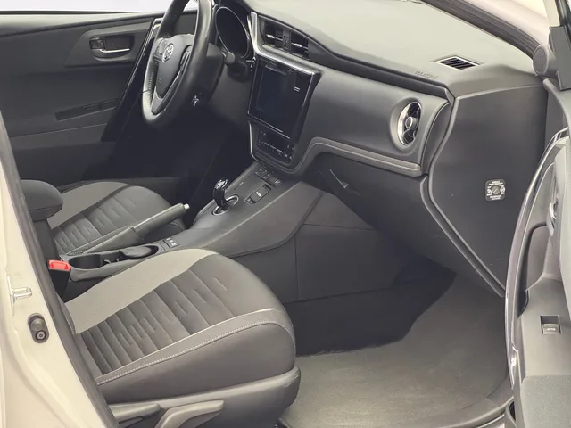 TOYOTA Auris Touring Sports 1.8 HSD Trend