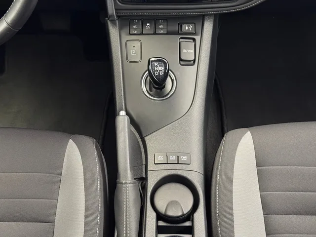 TOYOTA Auris Touring Sports 1.8 HSD Trend