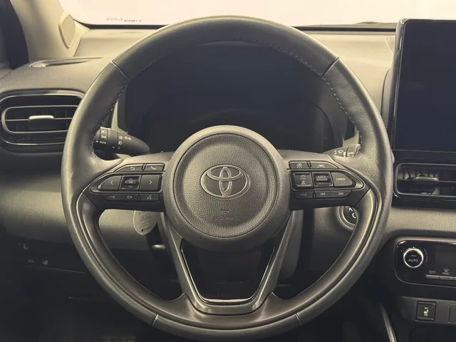 TOYOTA Yaris 1.5 VVT-i HSD Trend