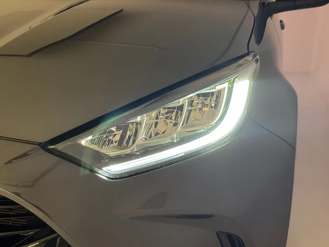 TOYOTA Yaris 1.5 VVT-i HSD Trend