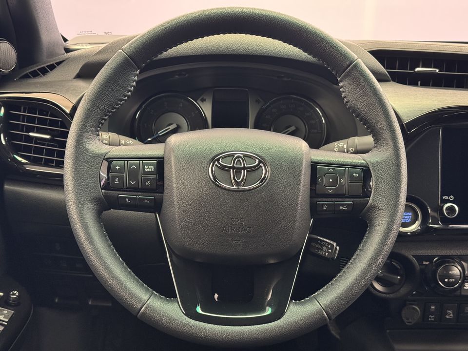 Hilux Double Cab.-Pick-up 2.8 D-4D MHEV 204 Invincible 4x4