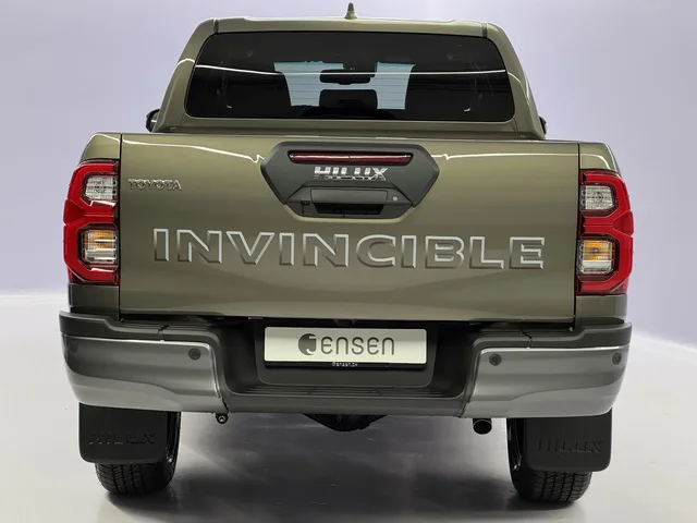 TOYOTA Hilux Double Cab.-Pick-up 2.8 D-4D MHEV 204 Invincible 4x4