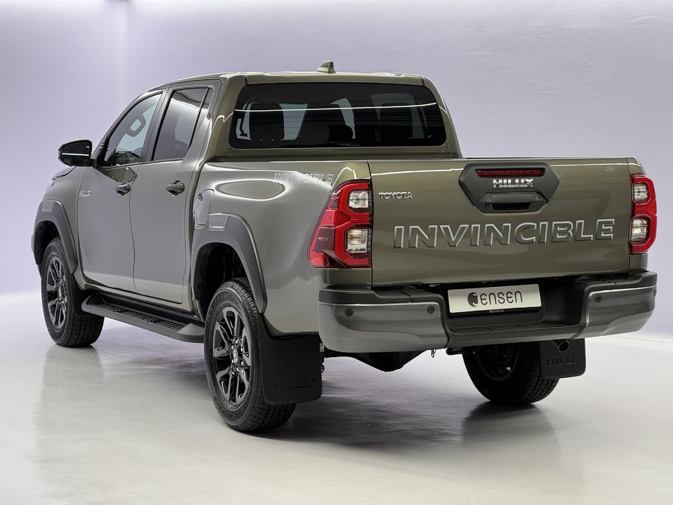 Hilux Double Cab.-Pick-up 2.8 D-4D MHEV 204 Invincible 4x4