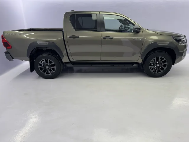 TOYOTA Hilux Double Cab.-Pick-up 2.8 D-4D MHEV 204 Invincible 4x4