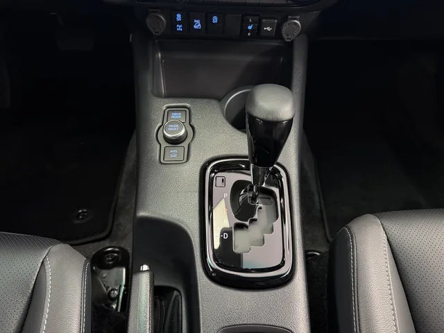 TOYOTA Hilux Double Cab.-Pick-up 2.8 D-4D MHEV 204 Invincible 4x4