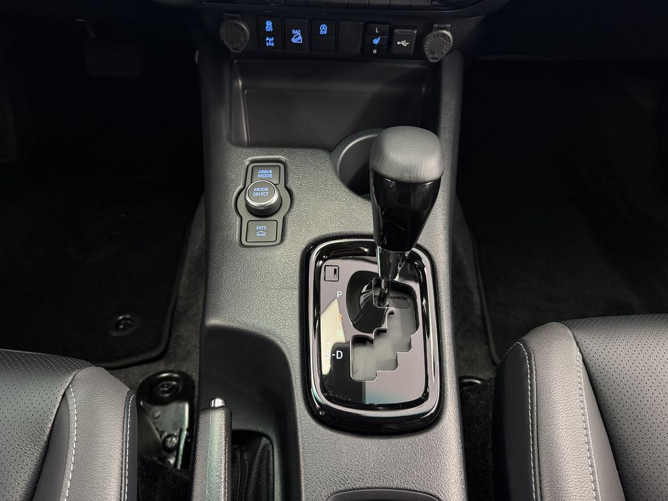 Hilux Double Cab.-Pick-up 2.8 D-4D MHEV 204 Invincible 4x4