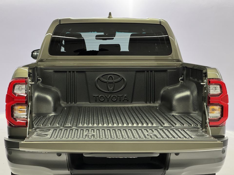Hilux Double Cab.-Pick-up 2.8 D-4D MHEV 204 Invincible 4x4