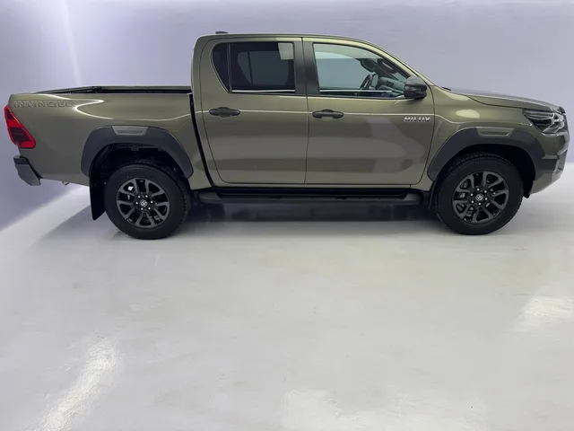TOYOTA Hilux Double Cab.-Pick-up 2.8 D-4D MHEV 204 Invincible 4x4